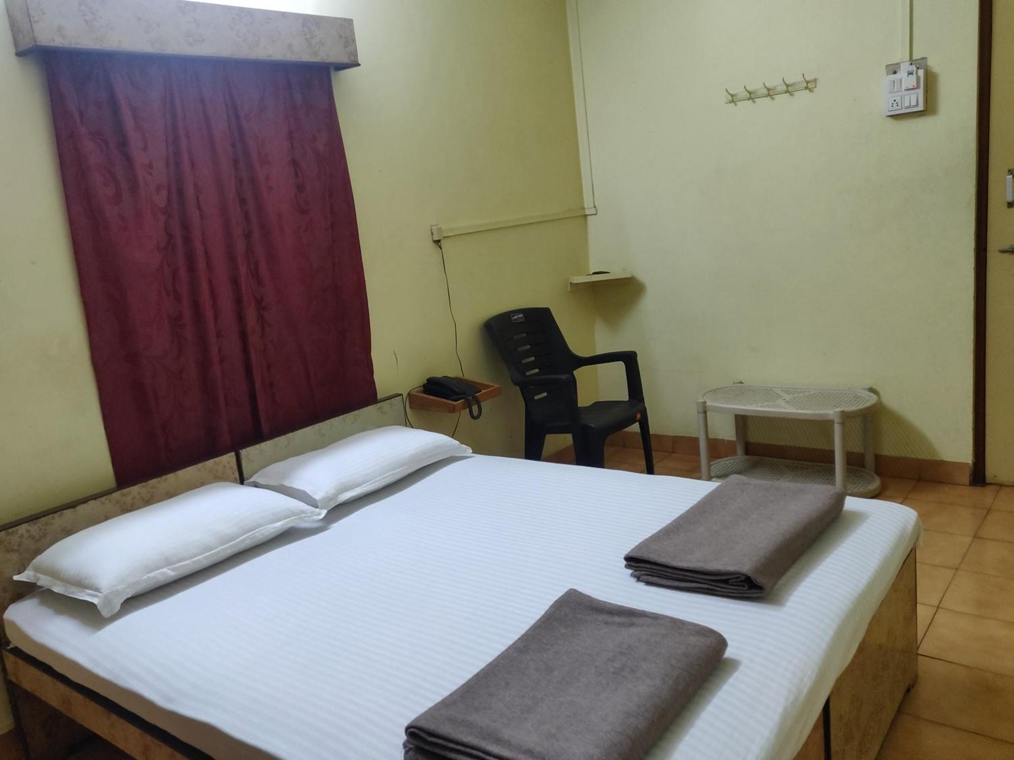 Shraddha Lodge Ratnagiri Ngoại thất bức ảnh